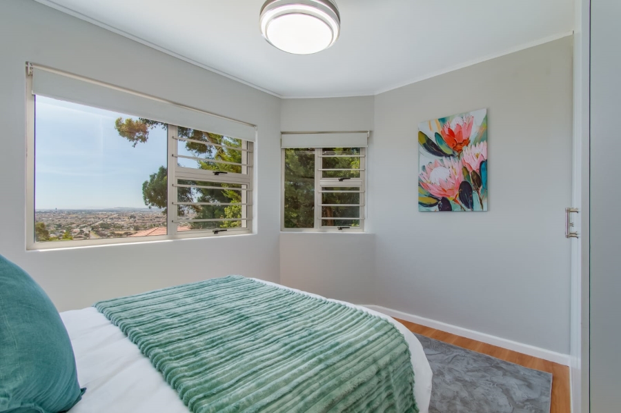 To Let 4 Bedroom Property for Rent in Mountainside Western Cape